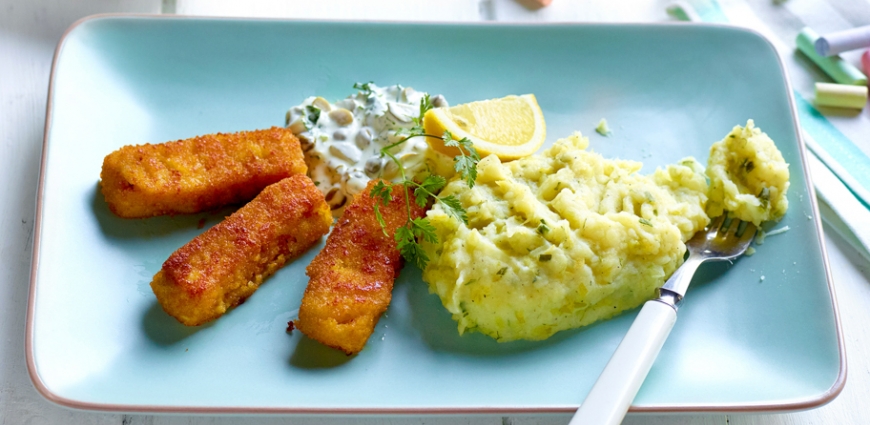 Fish sticks à la purée de pommes de terre et poireaux, sauce tartare