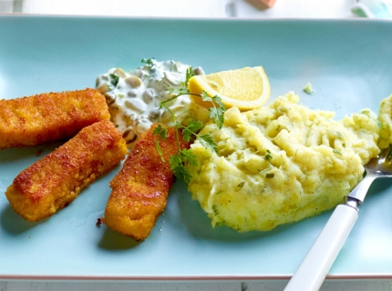 Fish sticks à la purée de pommes de terre et poireaux, sauce tartare