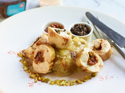 Filets de poulet farcis de tapenade d’olives noires et de tomates séchées au soleil