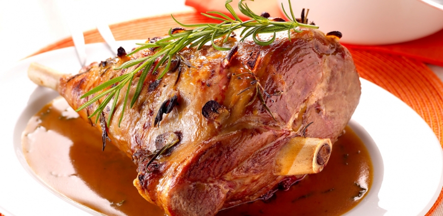 Gigot d’agneau à l’ail et au romarin