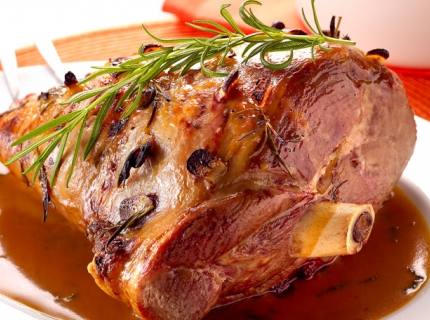 Gigot d’agneau à l’ail et au romarin