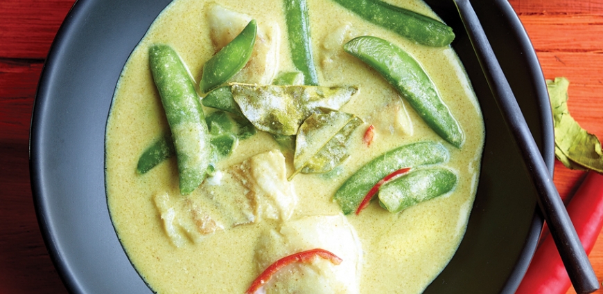 Curry thaï au poisson et pois gourmands
