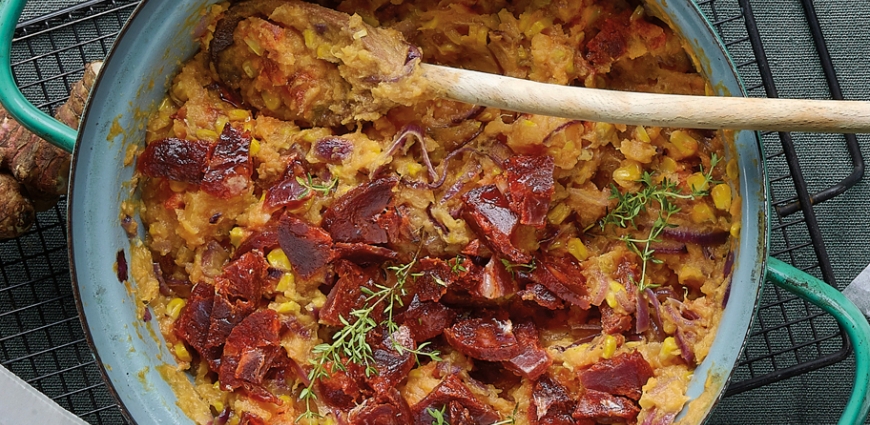 Stoemp de patates douces au maïs, oignons rouges et chorizo