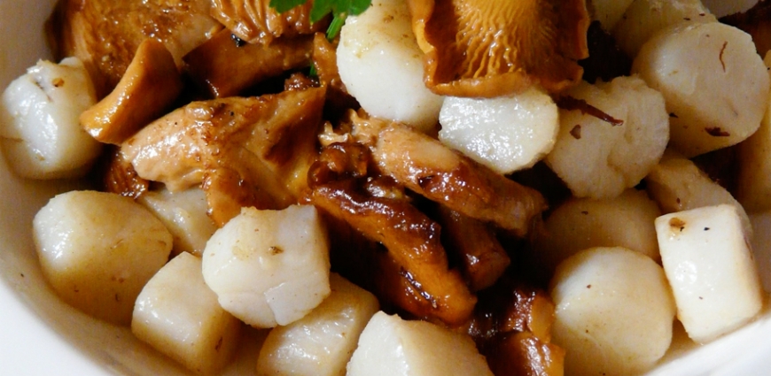 Poêlée de pétoncles aux girolles parfumée à la vanille