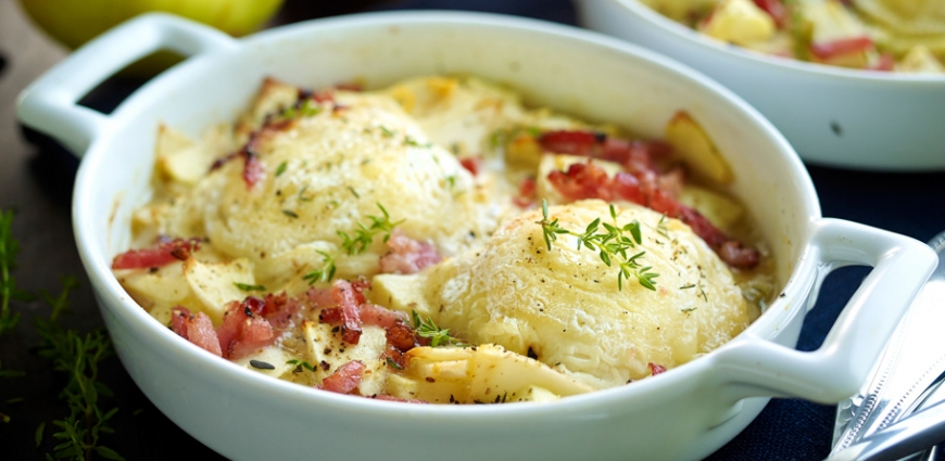 Cassolettes de pommes au chèvre, lardons et miel