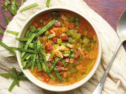 Potage aux légumes et chorizo