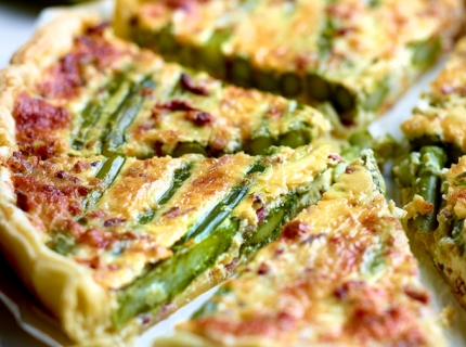 Quiche aux asperges vertes et au jambon cru