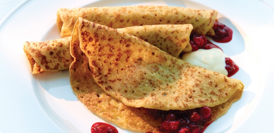 Crêpes à la crème épaisse et aux groseilles rouges