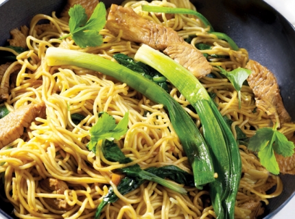 Dinde, légumes et nouilles au wok