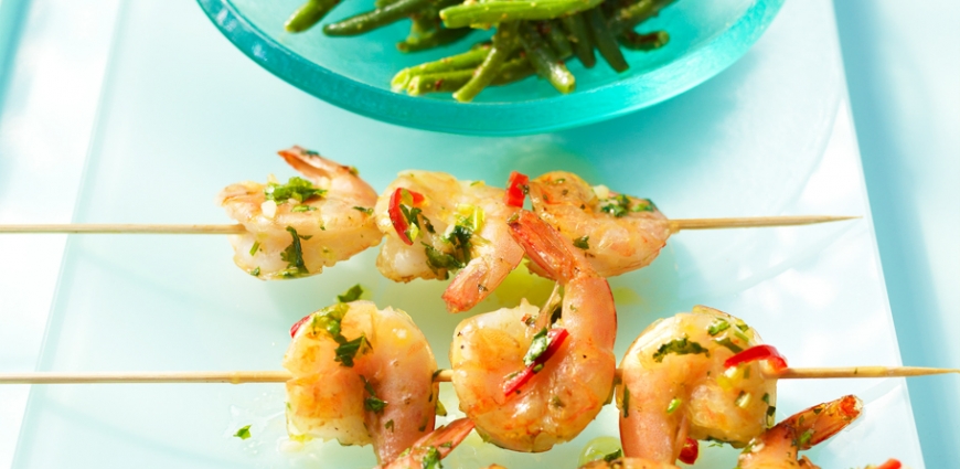 Brochettes de scampis avec salade de haricots verts