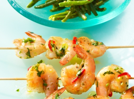 Brochettes de scampis avec salade de haricots verts