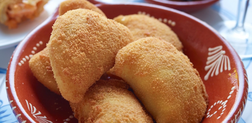 Rissóis de Camarão - Croquettes aux crevettes roses