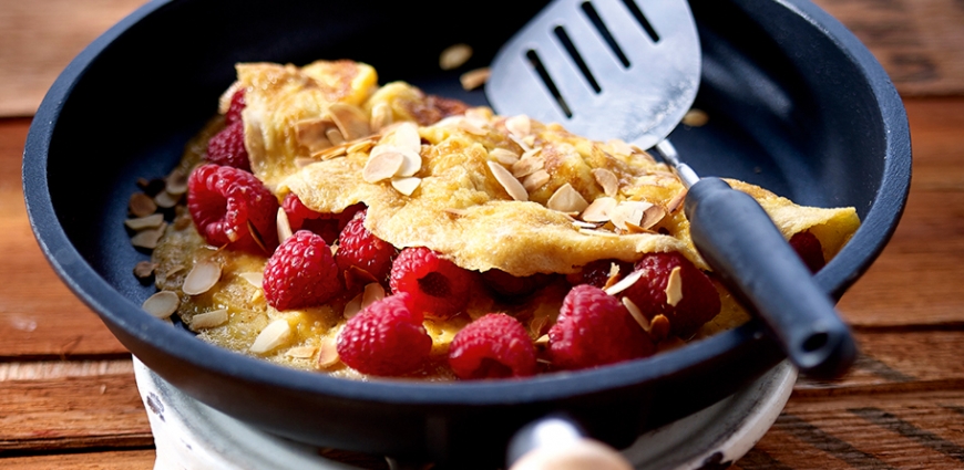 Omelette aux framboises, amandes et mascarpone