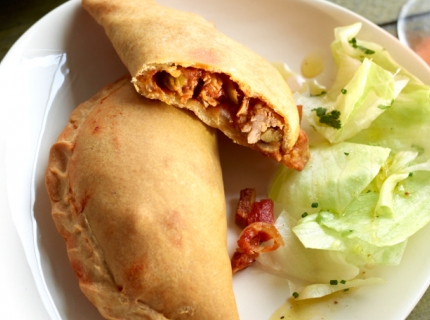 Empanada de thon et salade croquante