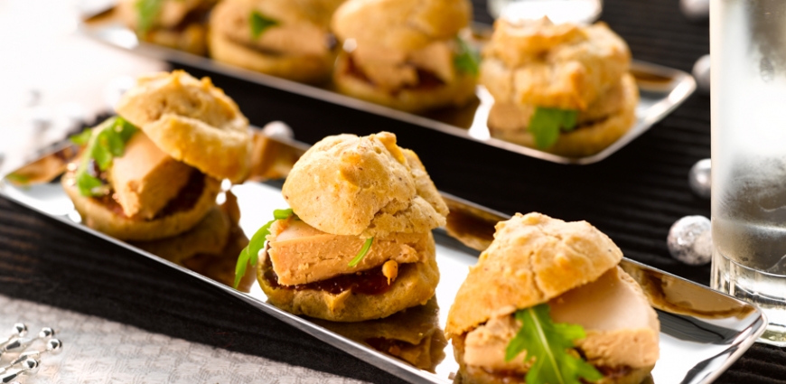 Petits choux épicés au foie gras