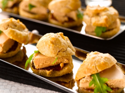 Petits choux épicés au foie gras