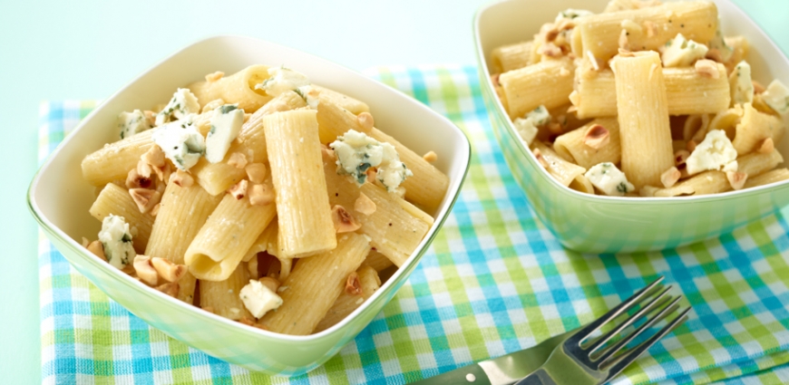 Salade de pâtes aux noisettes et au roquefort