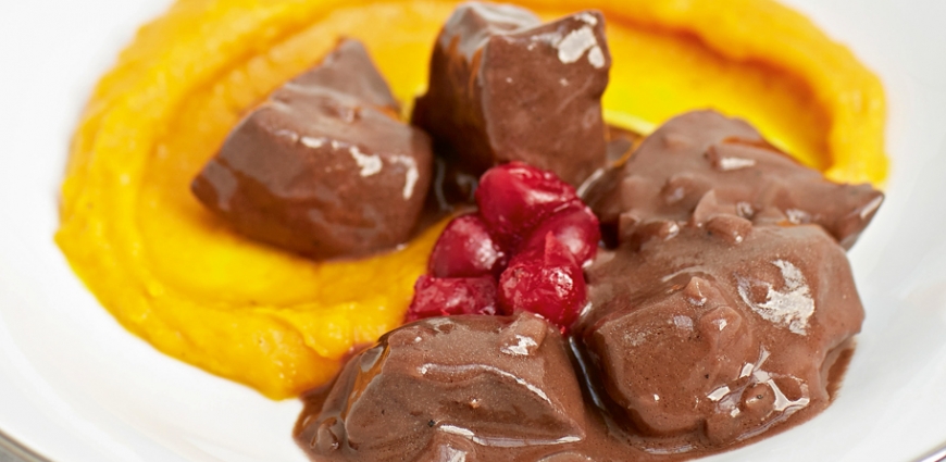 Ragoût de biche au chocolat, purée de potimarron