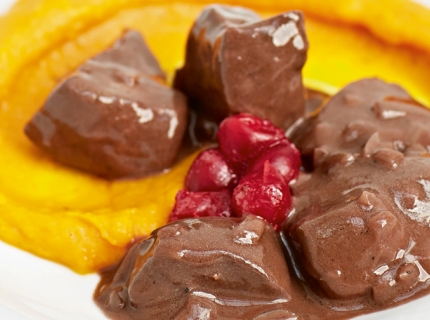 Ragoût de biche au chocolat, purée de potimarron