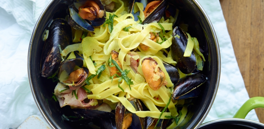 Moules au fenouil, pancetta et tagliatelles