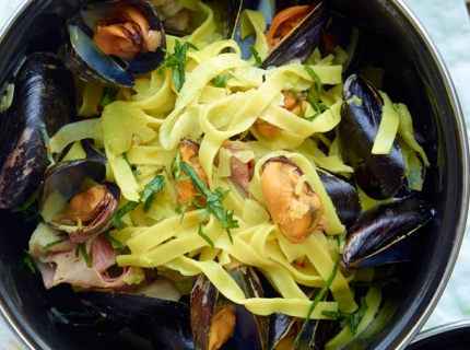 Moules au fenouil, pancetta et tagliatelles