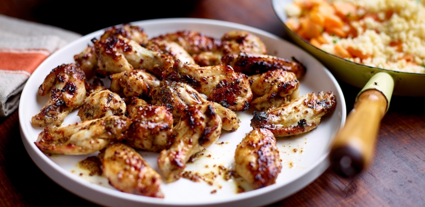 Ailes de poulet miel-moutarde et blé aux carottes