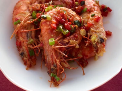 Gambas croustillantes poivre et sel et spaghetti de poireau