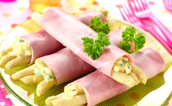 Roulades de jambon aux asperges, œufs mimosa
