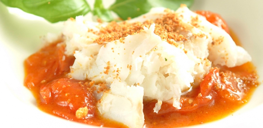 Cœur de cabillaud, tomates-cerises confites et sablé au parmesan