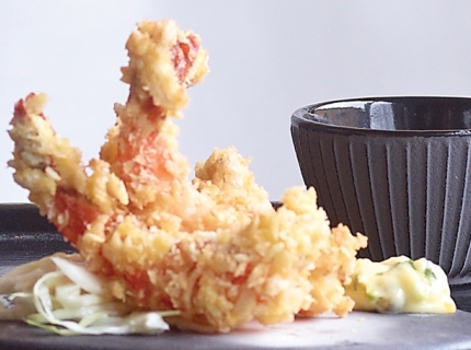 Ebi Furai : Scampis panés, salade de chou et sauce tartare à la japonaise
