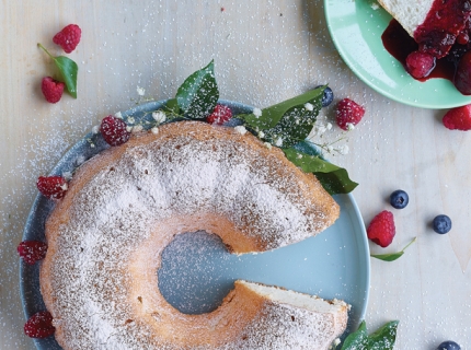 Angel food cake et compote de fruits rouges