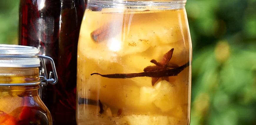 Ananas au sirop de vin blanc à la vanille et aux épices