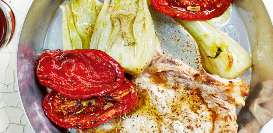 Côtes de veau, fenouil braisé au pastis et demi-tomates confites