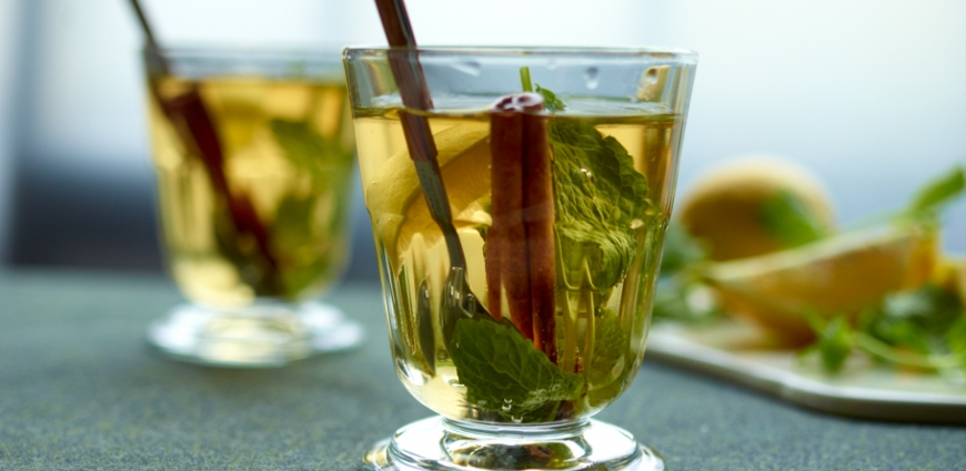 Tisane de menthe, citron, cannelle