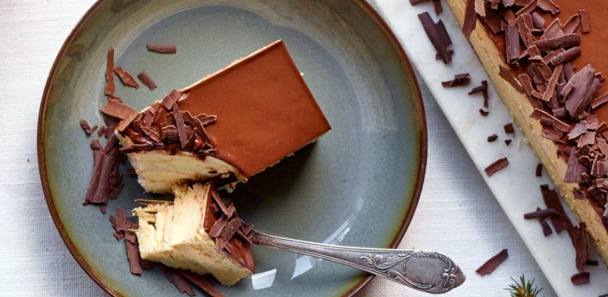 Javanais à la crème au beurre au café et ganache au chocolat