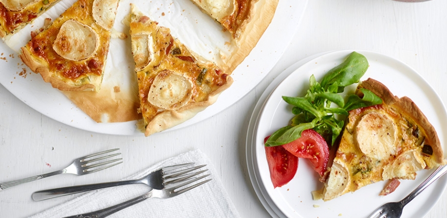 Quiche au lard grillé, courgettes et chèvre