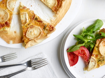 Quiche au lard grillé, courgettes et chèvre