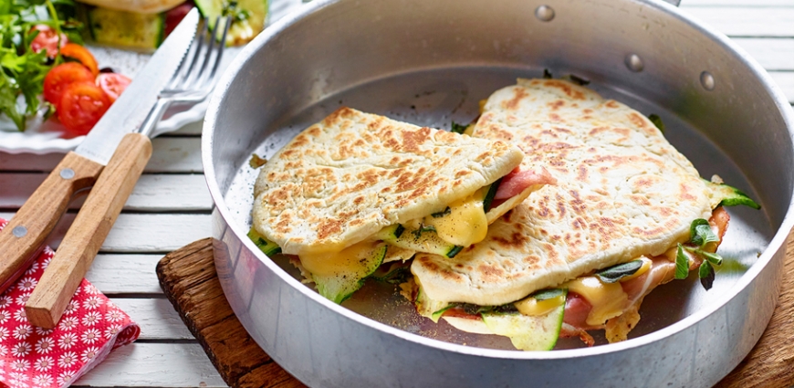 Pain cuit à la poêle au jambon d’Ardenne et au fromage Averbode