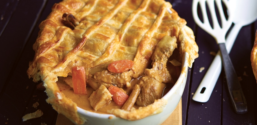 Tourte au poulet et curry rouge