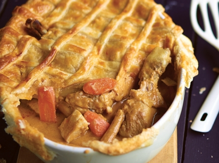 Tourte au poulet et curry rouge