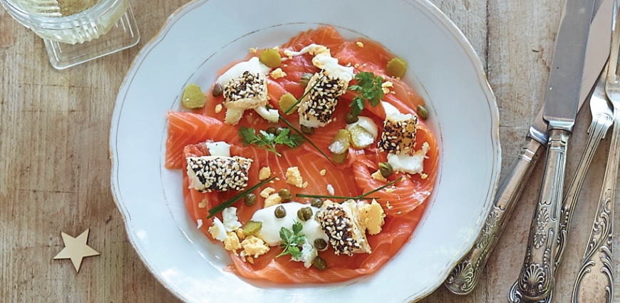 Saumon fumé et crème épaisse en tartare, feuilleté