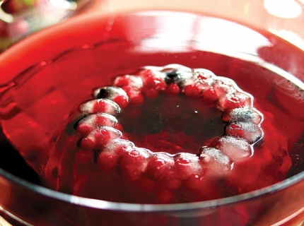 Punch de fruits rouges, genièvre cerise et jus de pomme