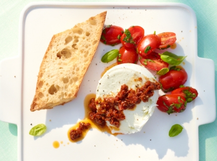 Salade de tomates à la mozzarella de bufflone