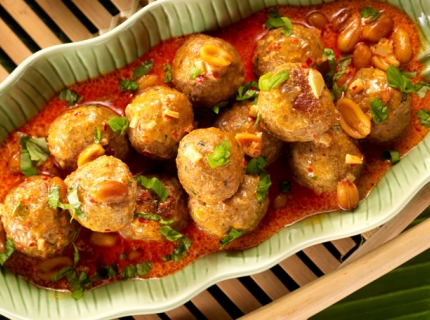 Boulettes de porc, sauce aux cacahuètes