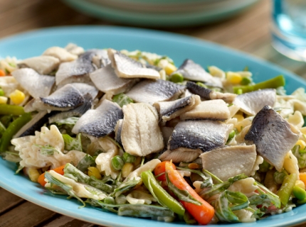 Salade de pâtes aux harengs et à la roquette