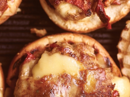 Hamburger au fromage à raclette