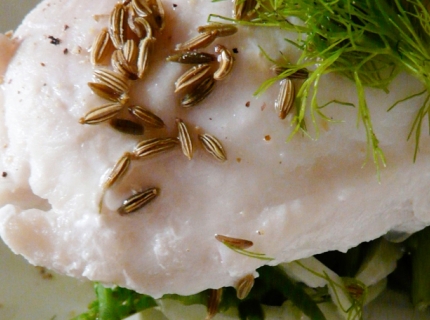 Filet de cabillaud au pastis sur salade de fenouil et passe-pierre