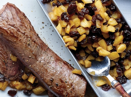 Filet de cerf, pommes au miel et cannelle