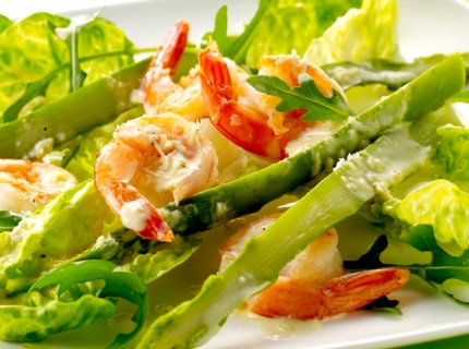 Salade parmesane aux scampis et aux asperges