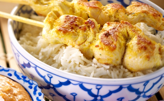 Brochettes de poulet, sauce saté